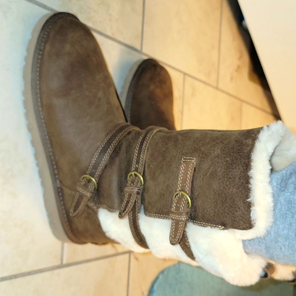 Size 6 UGGS